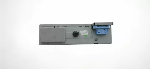  C105EG - WISSELAAR (CAN) ZIT ONDER RADIO IN DASHBOARD/ (C105EG)
