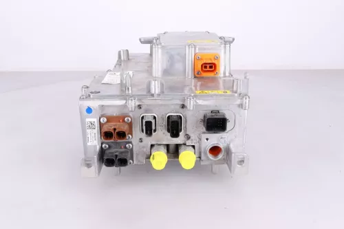 ACCU OBC LADER BOVEN ELEKTRO MOTOR/ AANSLUITINGEN CCS+T2 EN